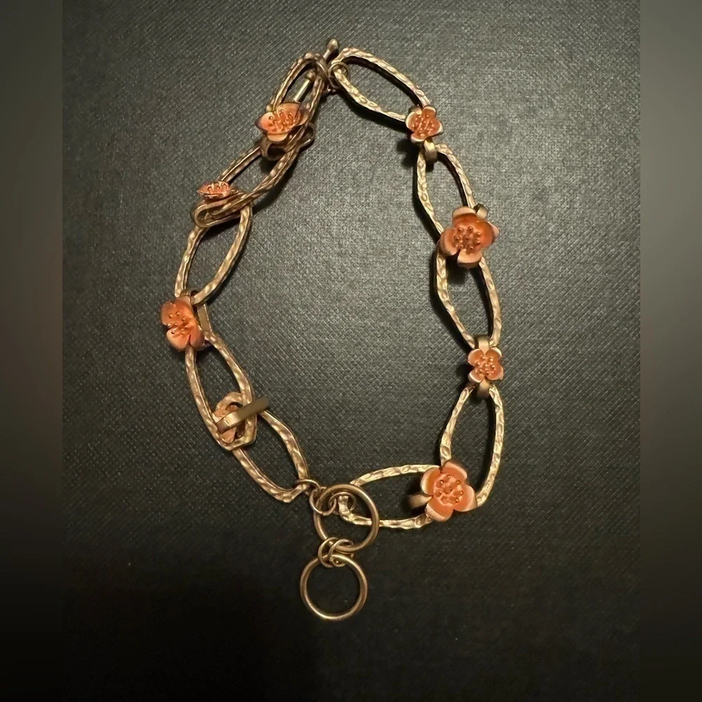 Gold tone and‎ pink rose choker costume necklace